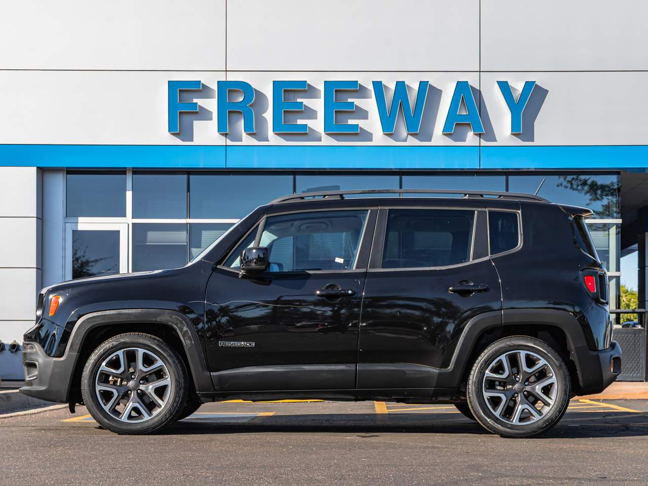 Used 2017 Jeep Renegade Latitude with VIN ZACCJABBXHPG21282 for sale in Chandler, AZ