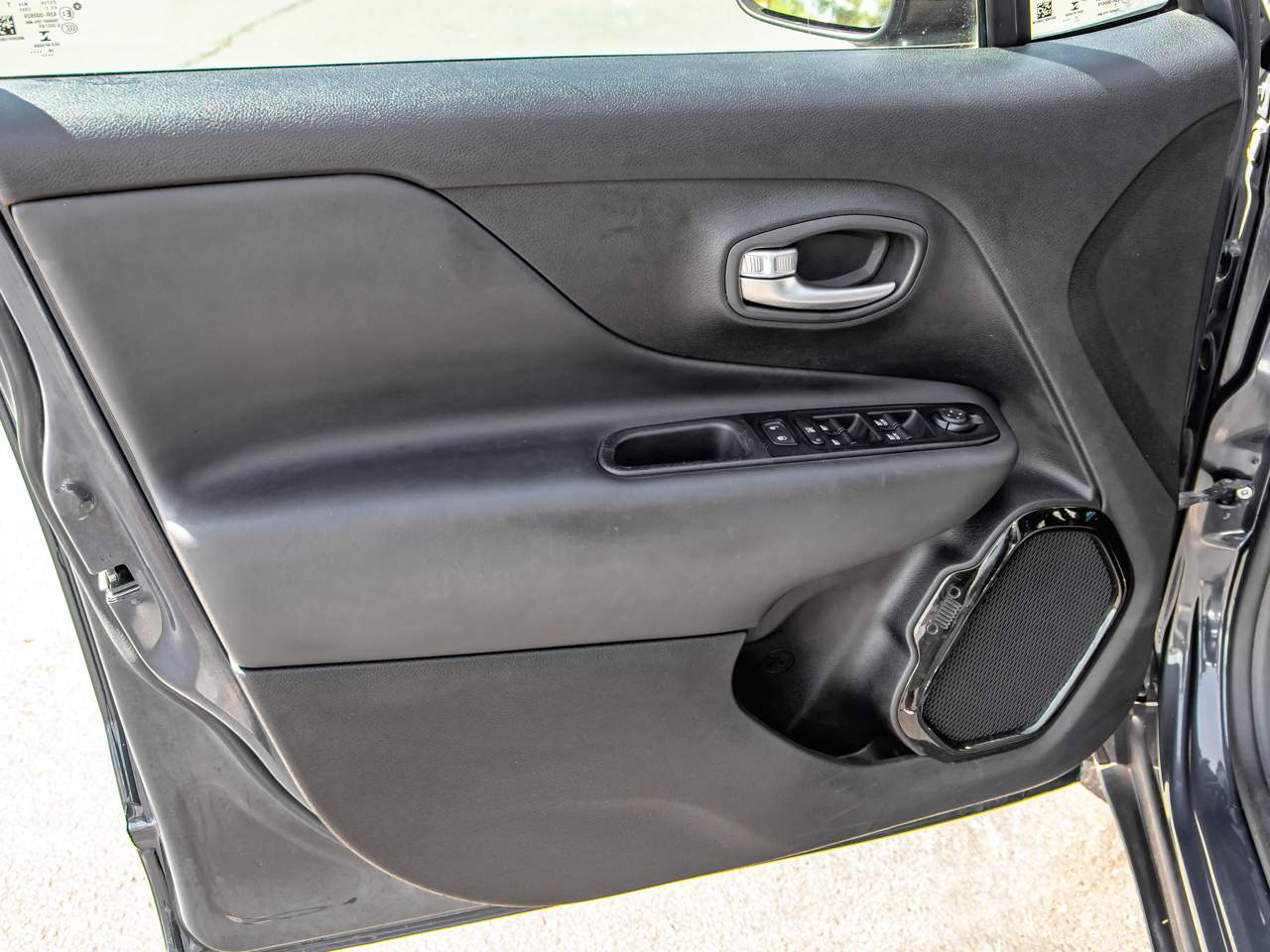 2020 Jeep Renegade Altitude - Photo 9