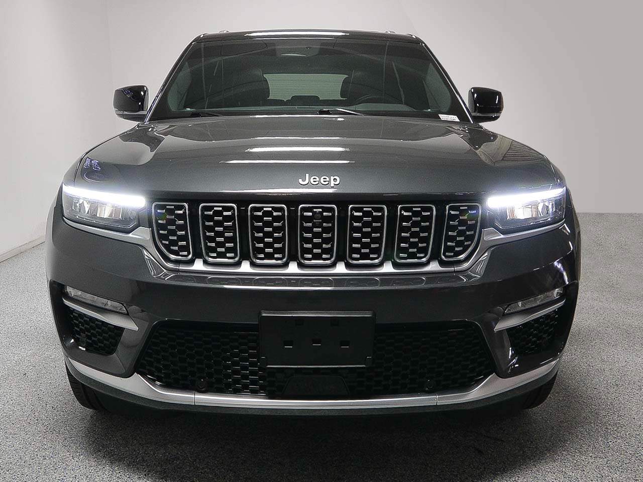 2022 Jeep Grand Cherokee Summit
