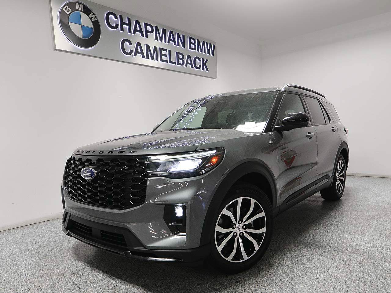 2025 Ford Explorer ST-LINE RWD (PL535)'s photo