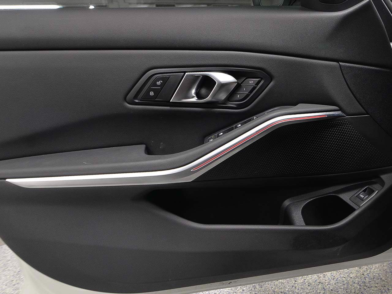 2025 BMW 3 Series 330i - Photo 6