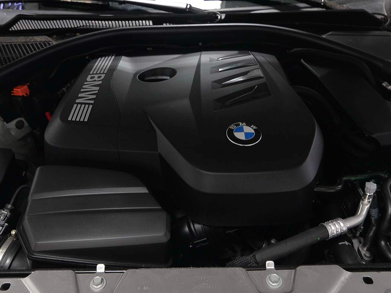 2025 BMW 3 Series 330i - Photo 17