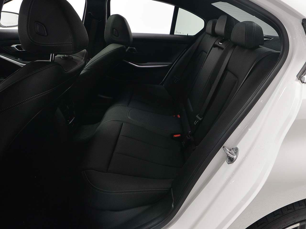 2025 BMW 3 Series 330i - Photo 11