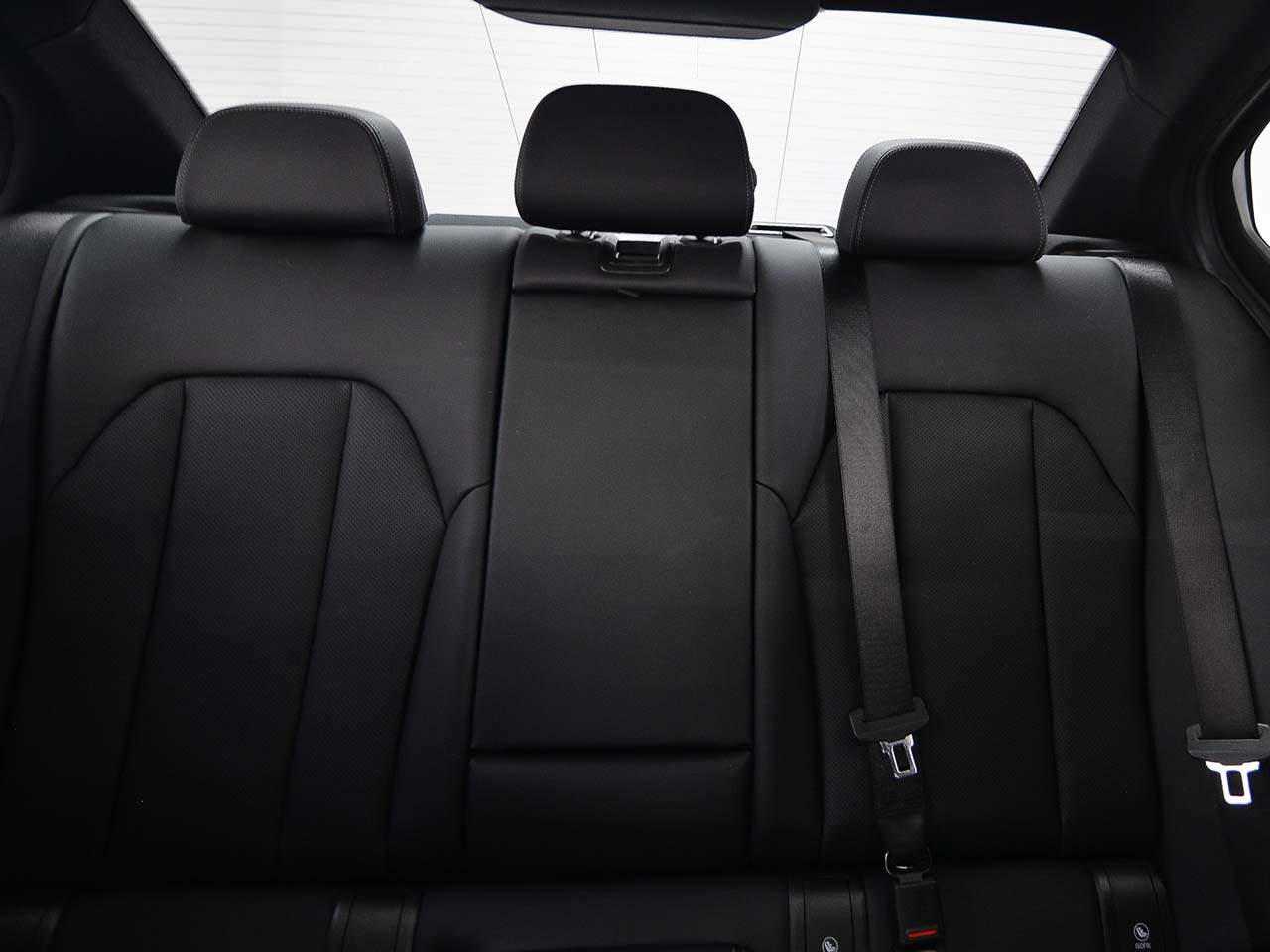 2025 BMW 3 Series 330i - Photo 10