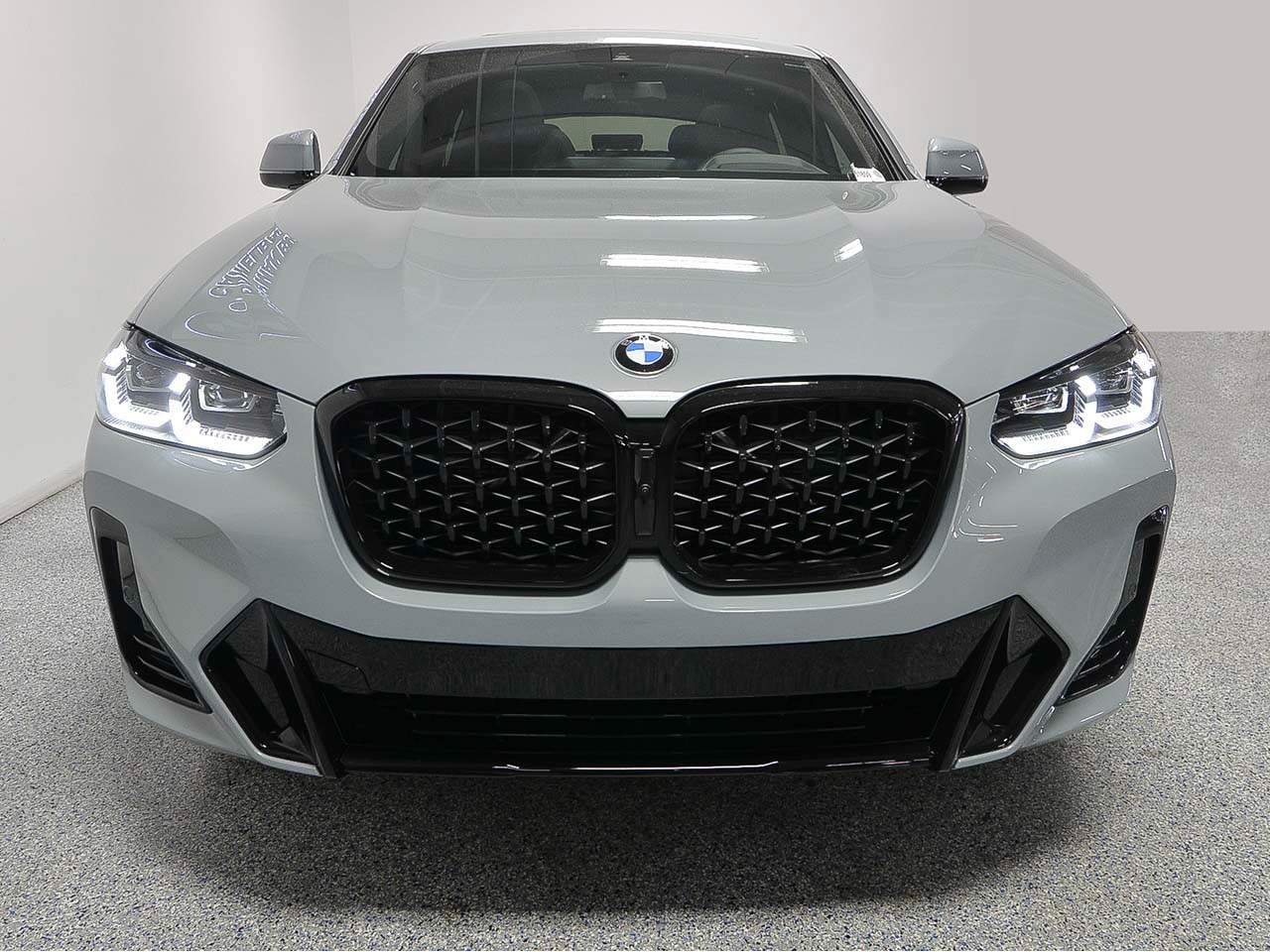 2025 BMW X4 xDrive30i