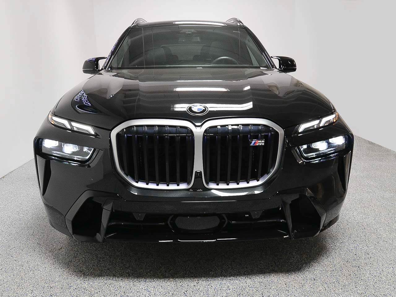 2023 BMW X7 M60i