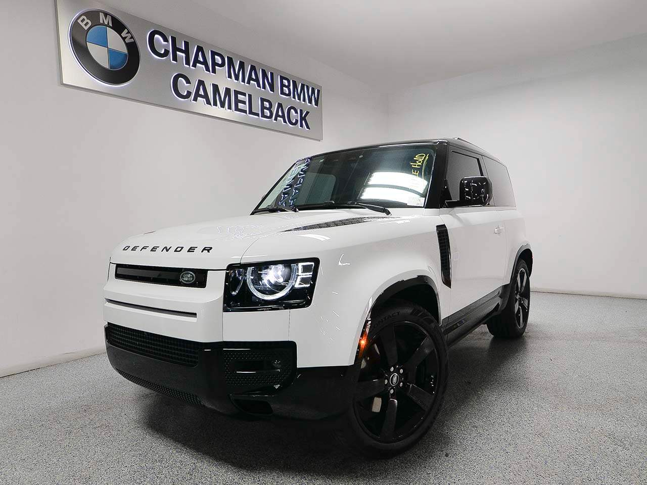 2025 Land Rover Defender 90 P400 X-Dynamic SE