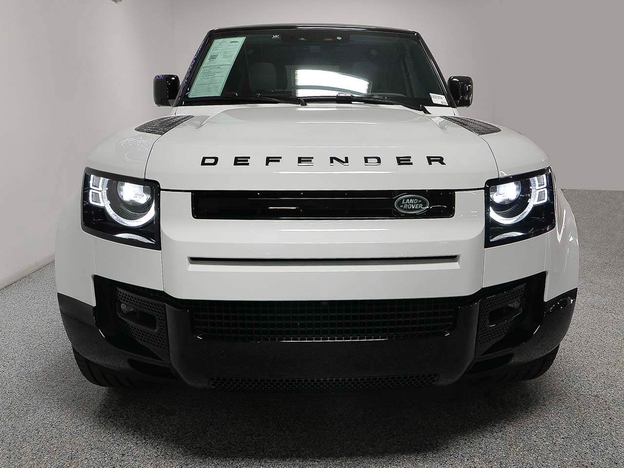 2025 Land Rover Defender 90 P400 X-Dynamic SE