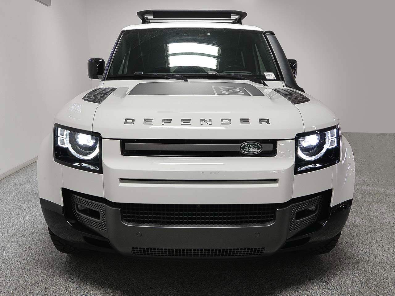 2024 Land Rover Defender 130 P400 Outbound