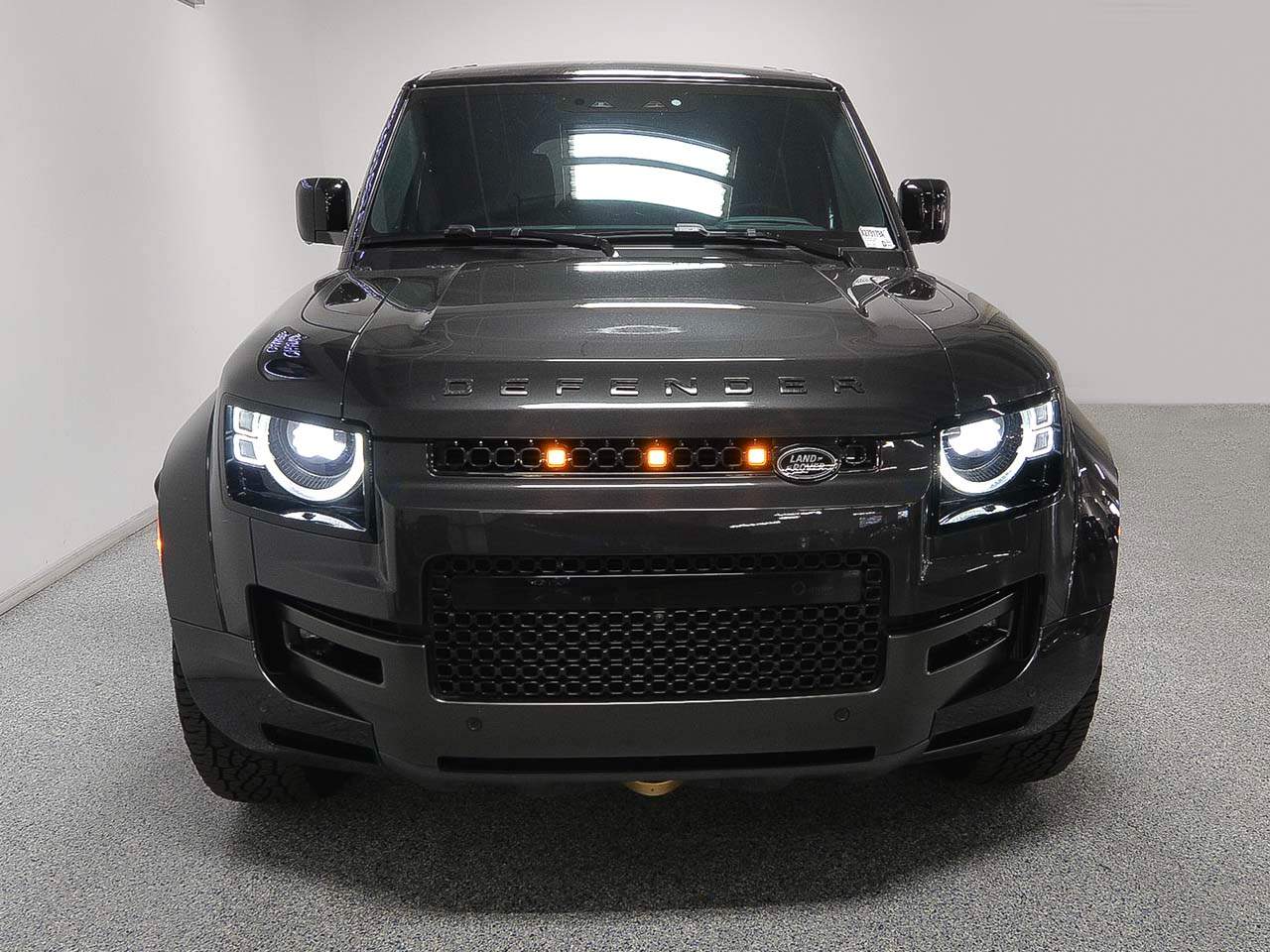 2025 Land Rover Defender 110 P635 OCTA