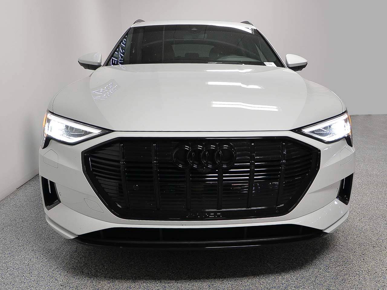 2022 Audi e-tron quattro Premium Plus