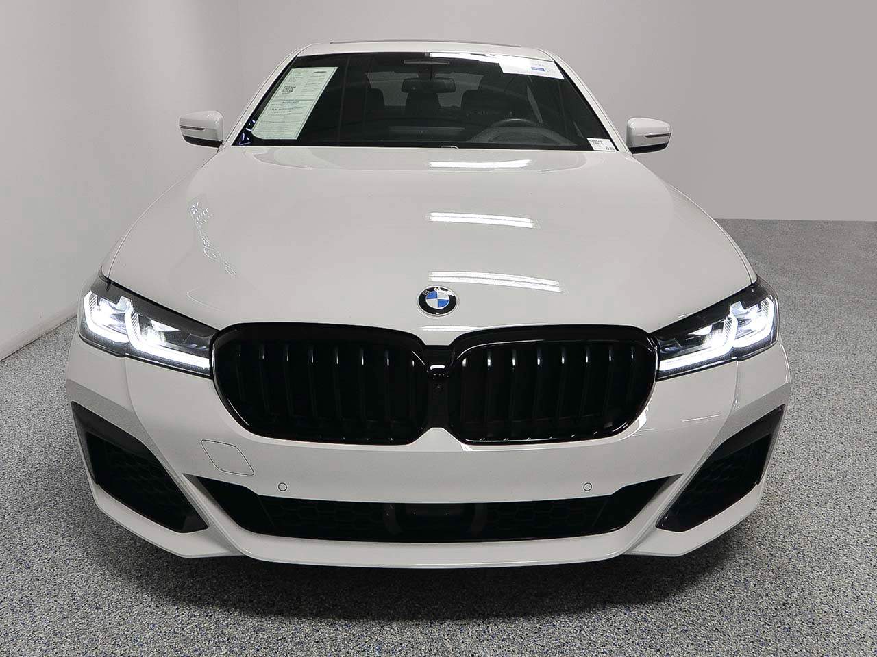 2023 Bmw M550i xDrive photo 2