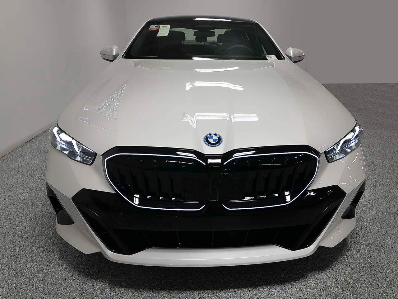 2026 BMW 5-Series 550e xDrive Sedan