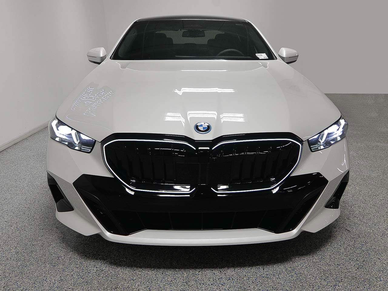 2027 BMW 5-Series 550e xDrive Sedan