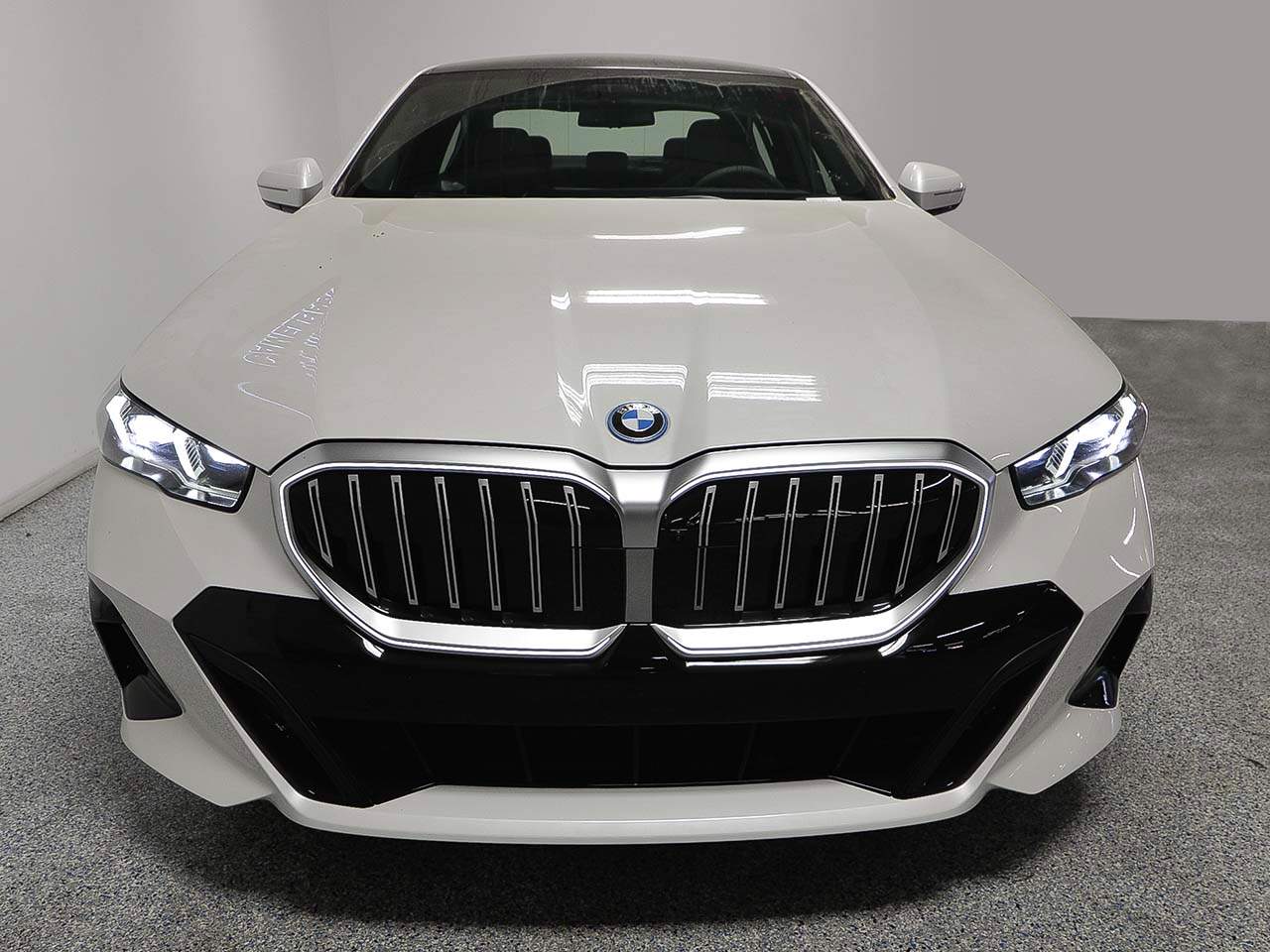 2027 BMW 5-Series 550e xDrive Sedan