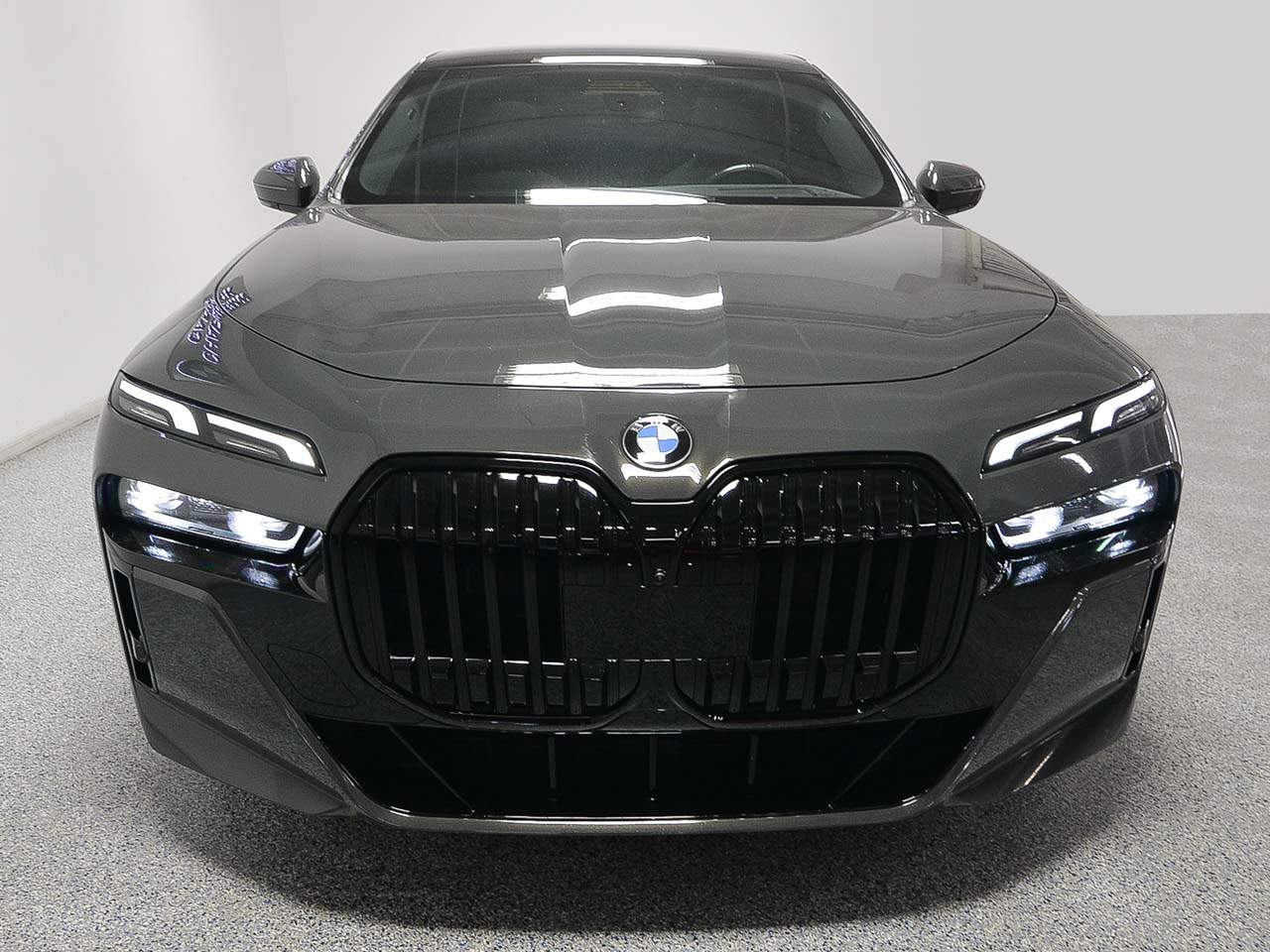 2023 BMW 7-Series 740i