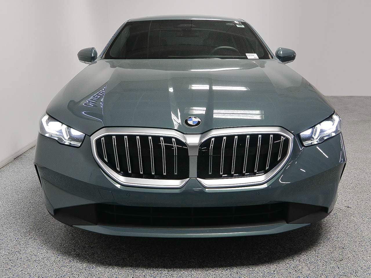 2025 BMW 5-Series 530i