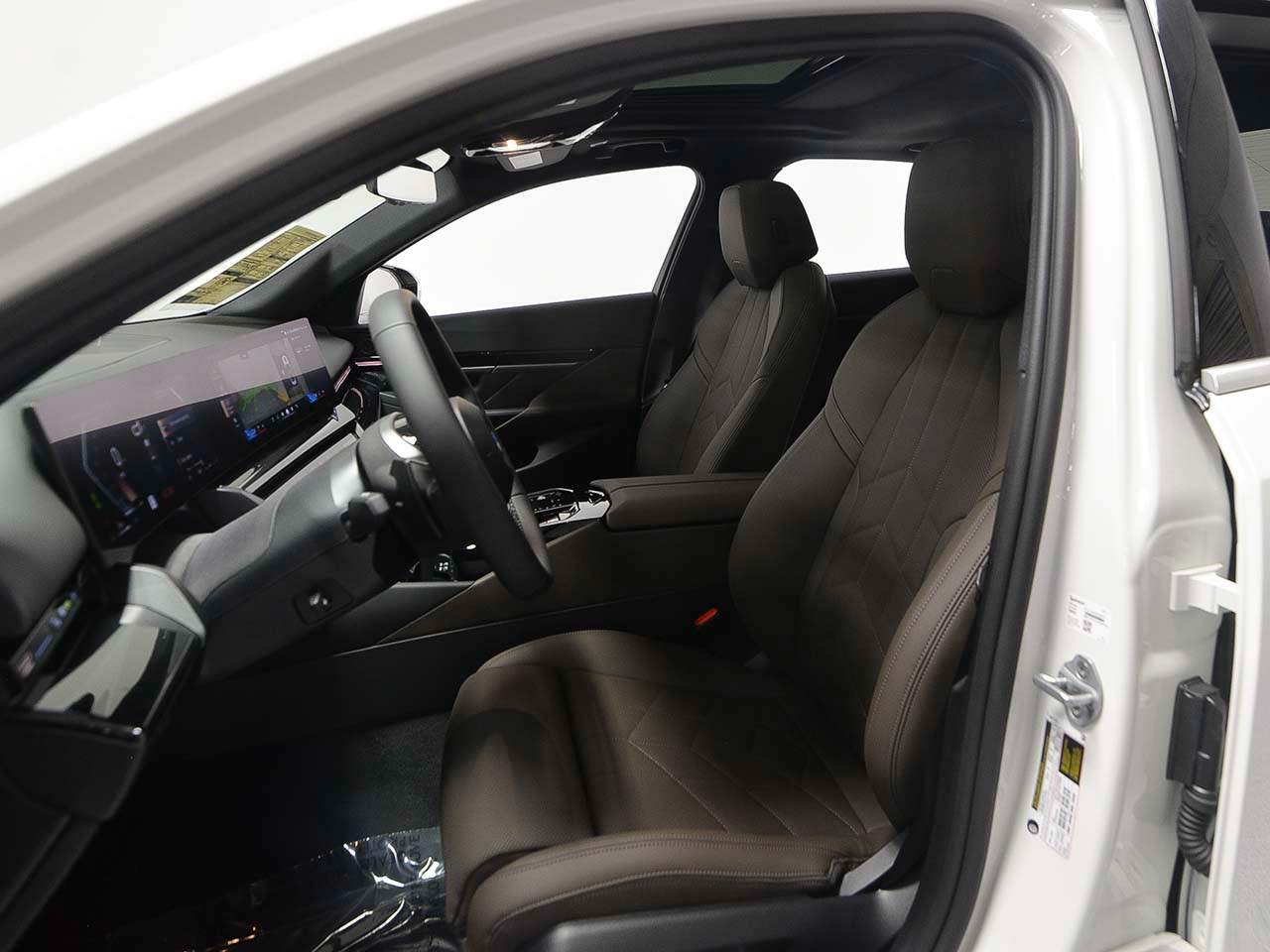 2026 BMW 5 Series 530i - Photo 8