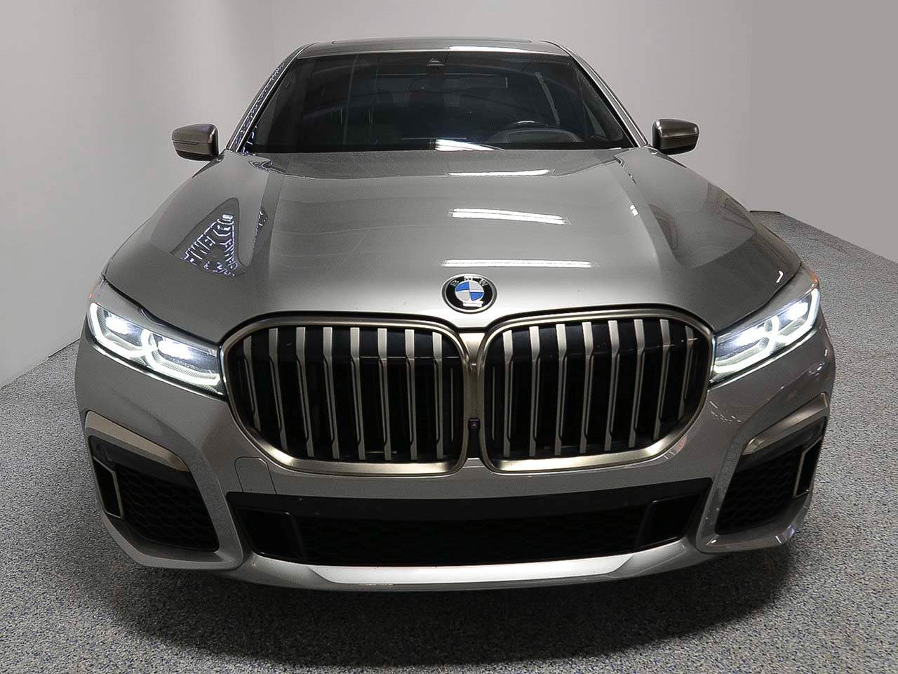 2022 BMW 7-Series M760i xDrive