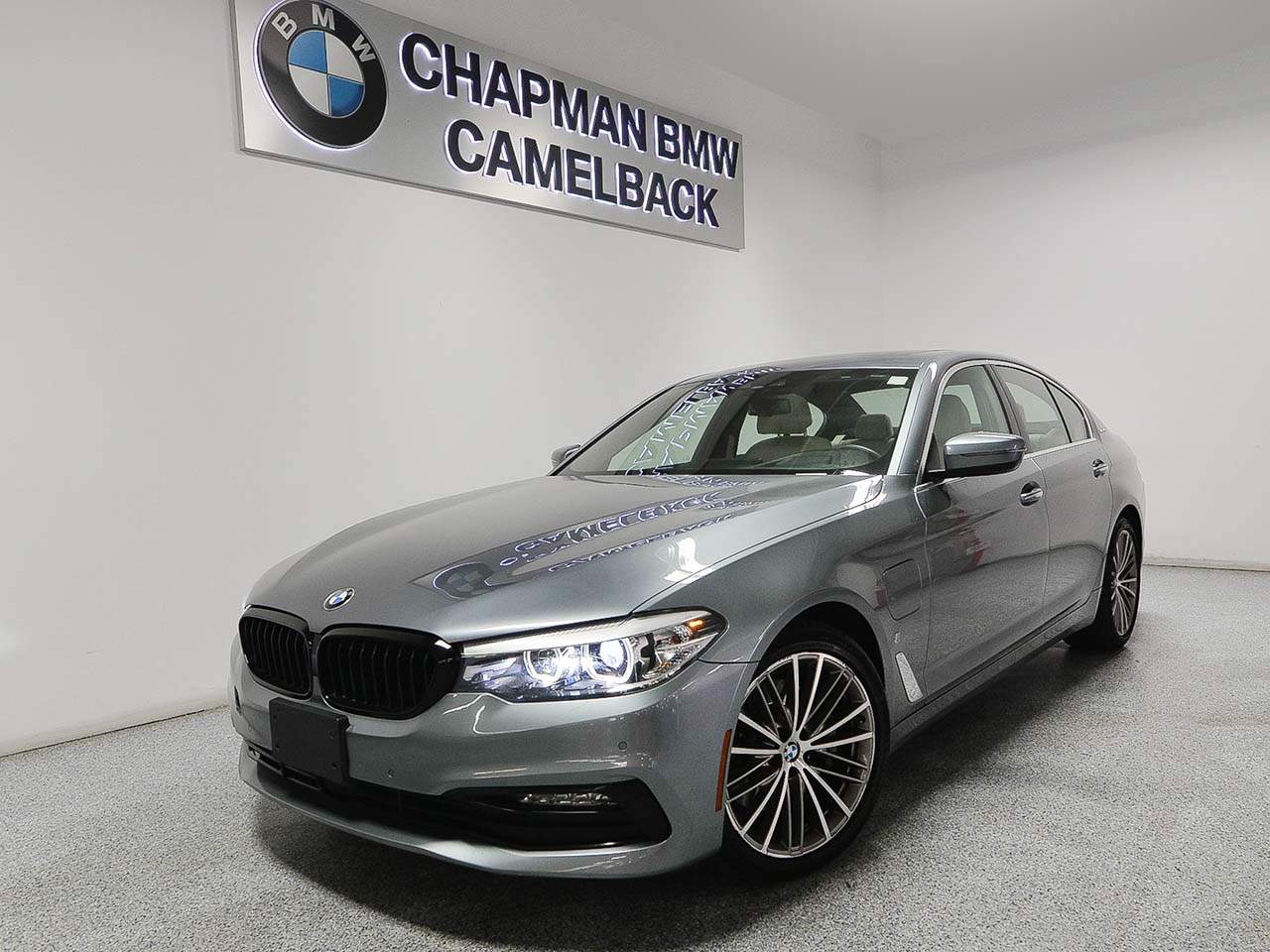 2018 BMW 5 Series 530e iPerformance Sedan's photo