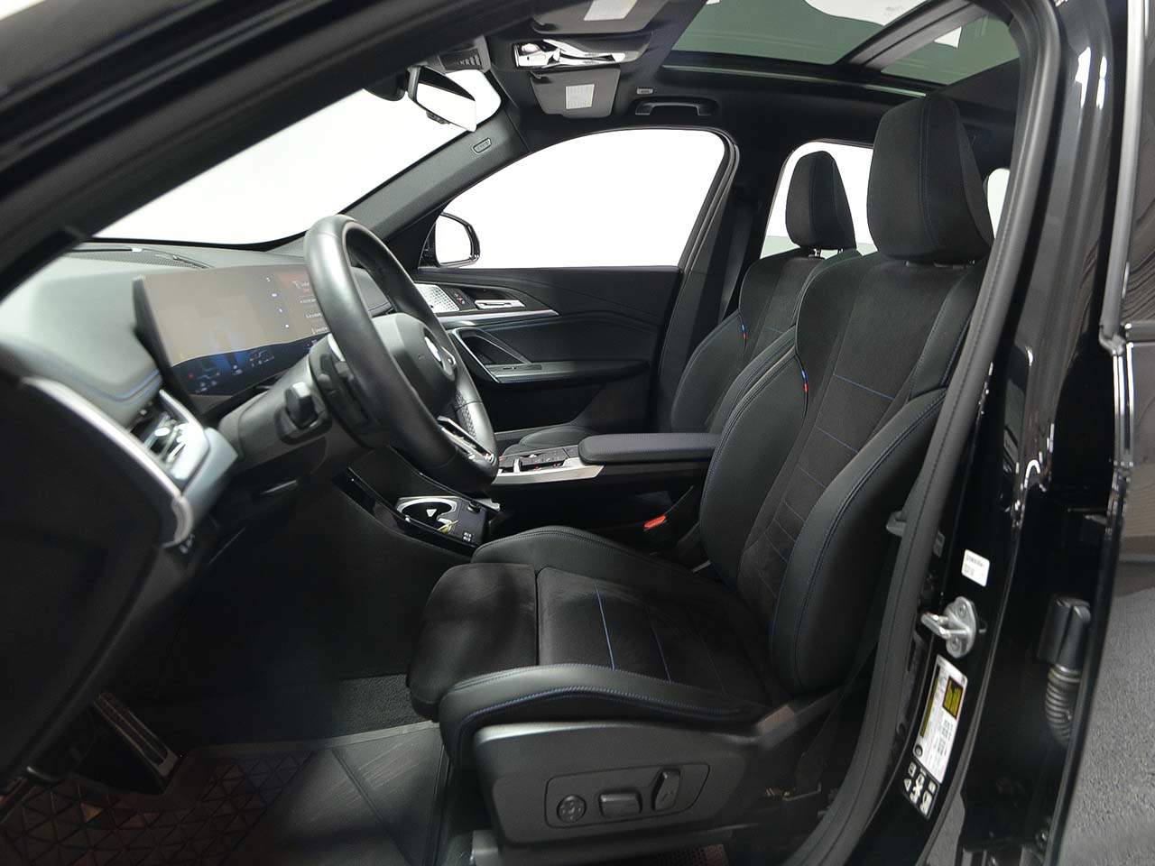 2025 BMW X1 28i - Photo 9