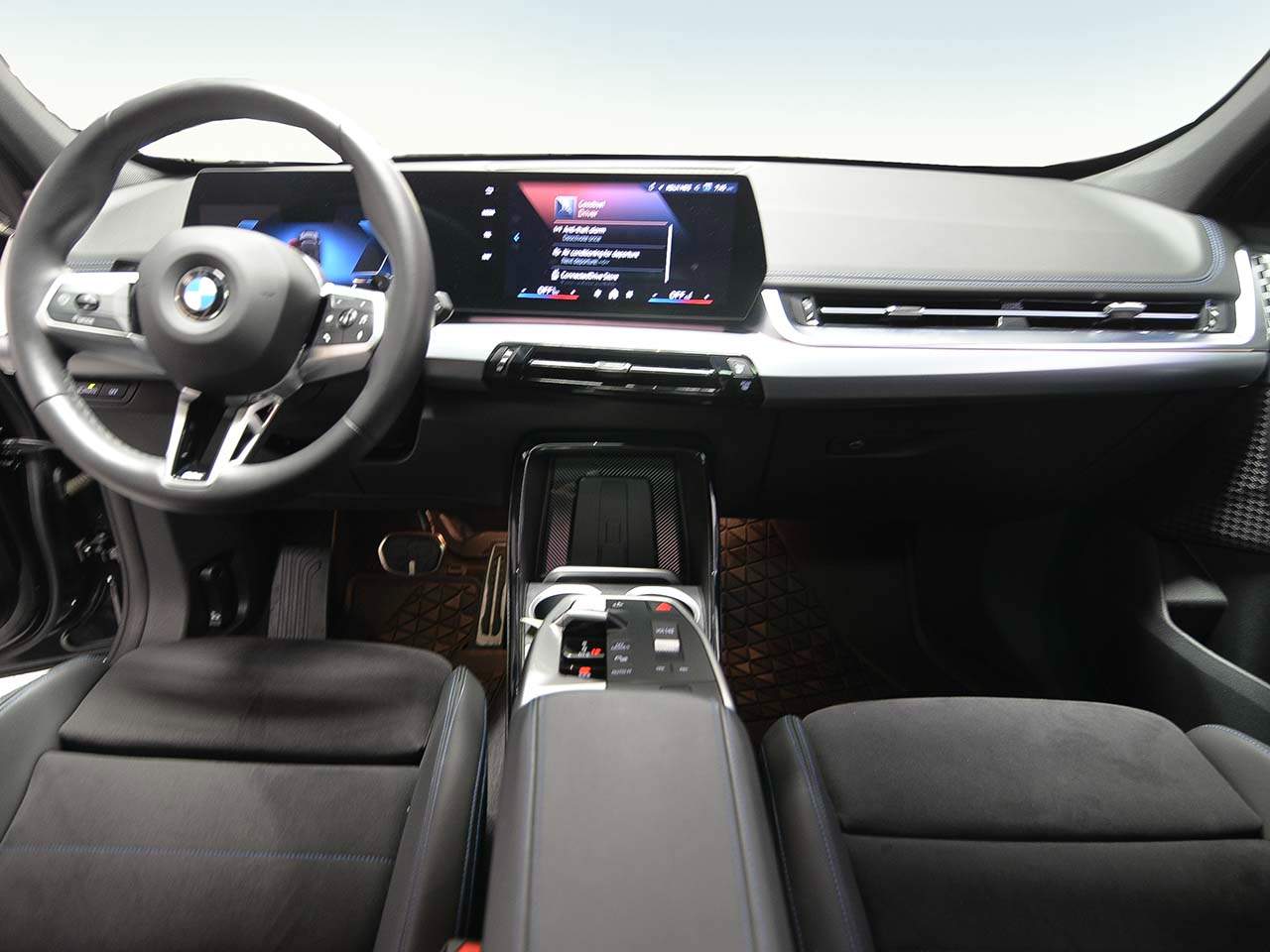 2025 BMW X1 28i - Photo 14