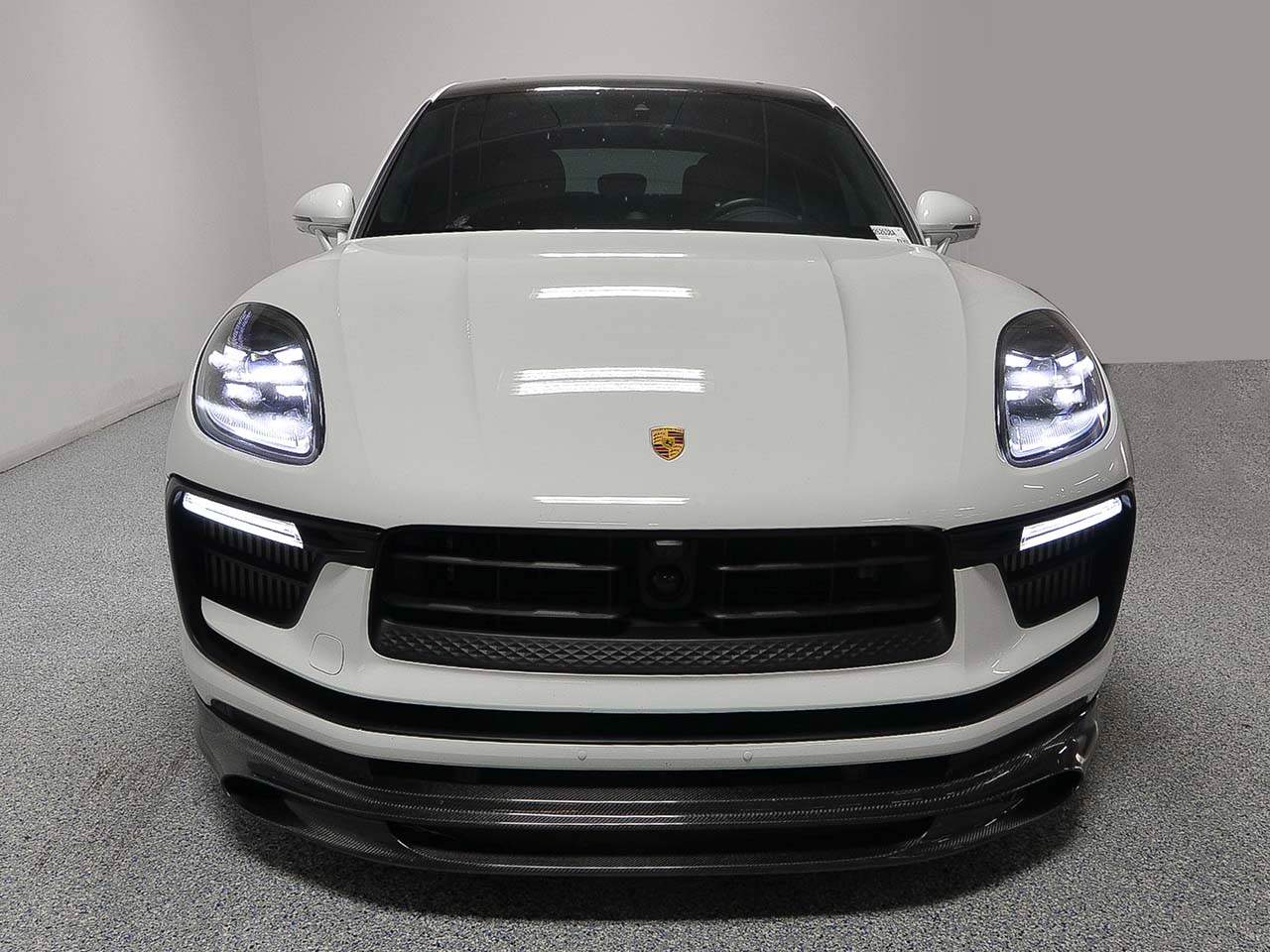 2023 Porsche Macan S photo 2