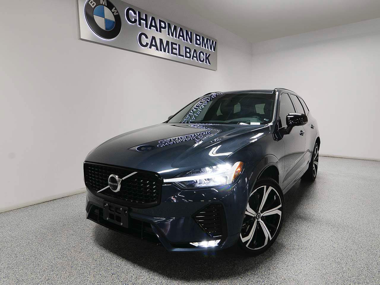 2022 Volvo XC60 B6 R-Design