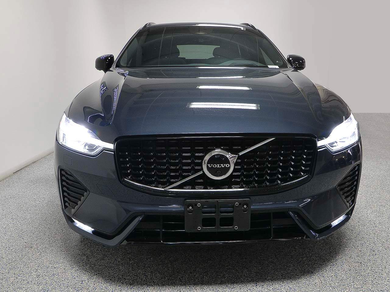 2022 Volvo XC60 B6 R-Design