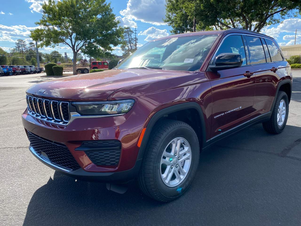 2025 Jeep Grand Cherokee Laredo