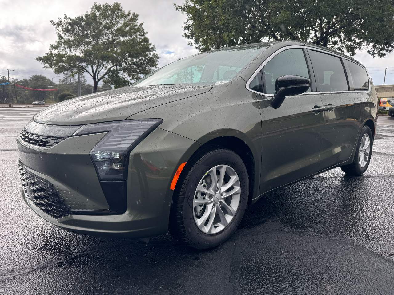 2027 Chrysler Pacifica Select