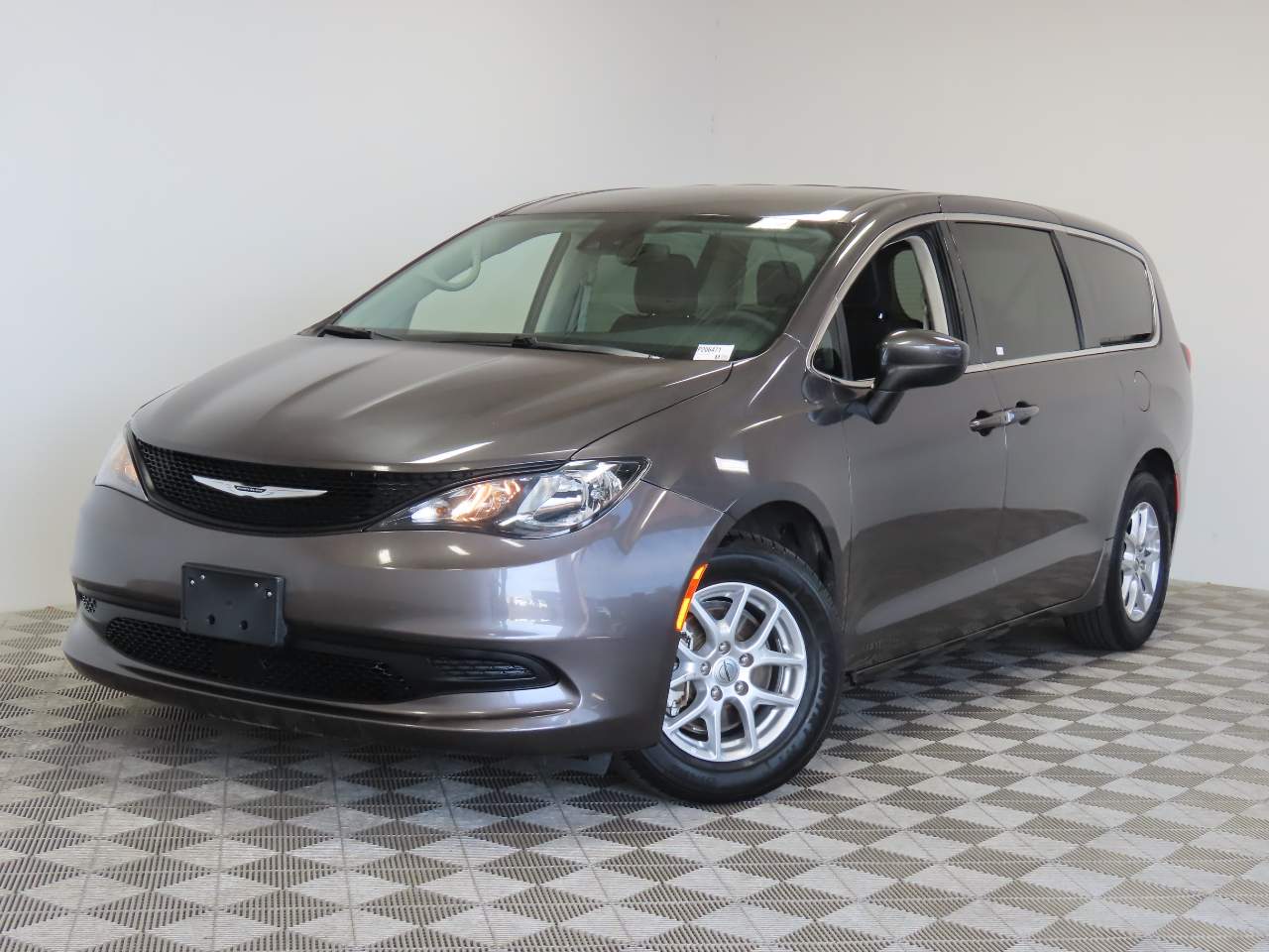 2023 Chrysler Voyager's photo