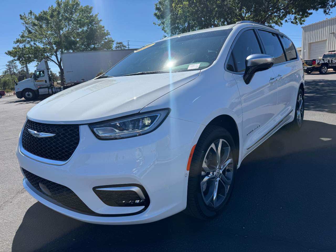 2026 Chrysler Pacifica Pinnacle AWD's photo