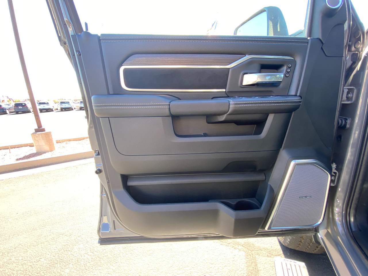 2026 RAM 2500 Laramie - Photo 8