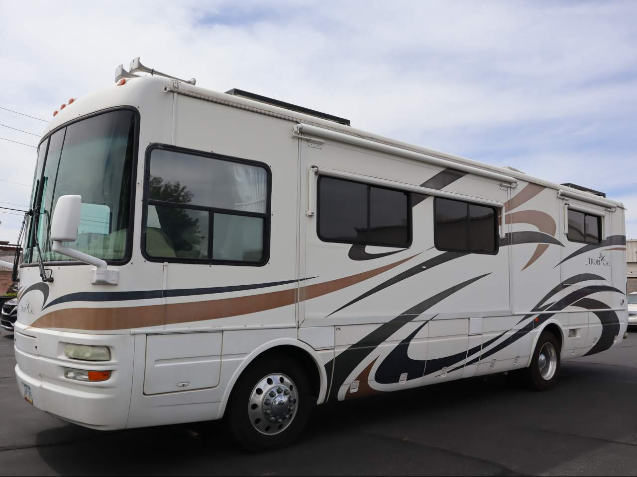2005 National RV Tropical