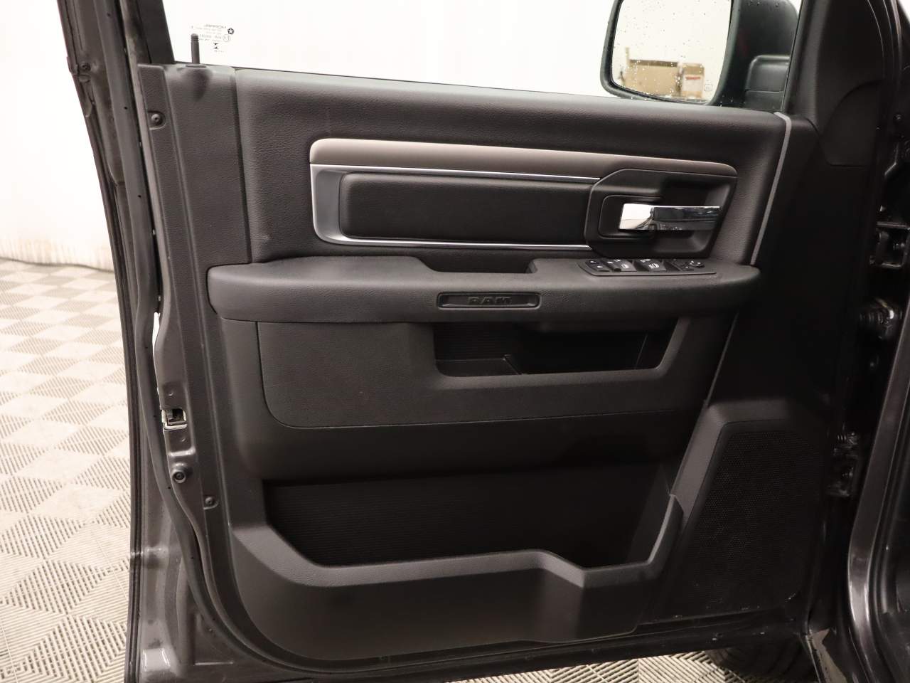 2024 Ram 1500 Classic Warlock Crew Cab