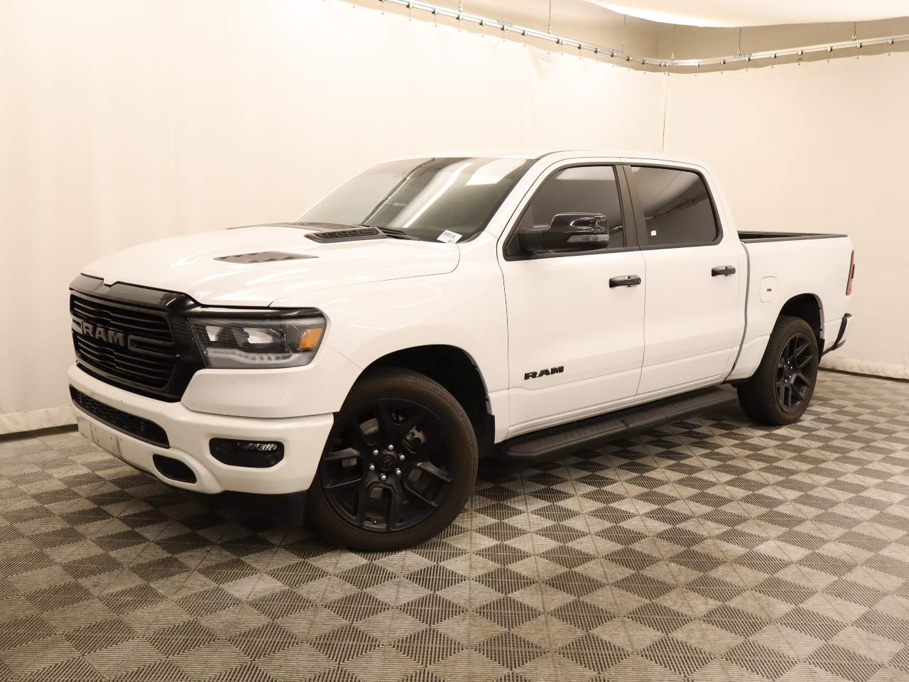 2023 RAM 1500 Laramie Crew Cab 5'7's photo
