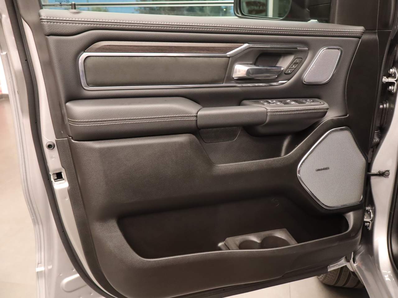 2026 RAM 1500 Laramie - Photo 20