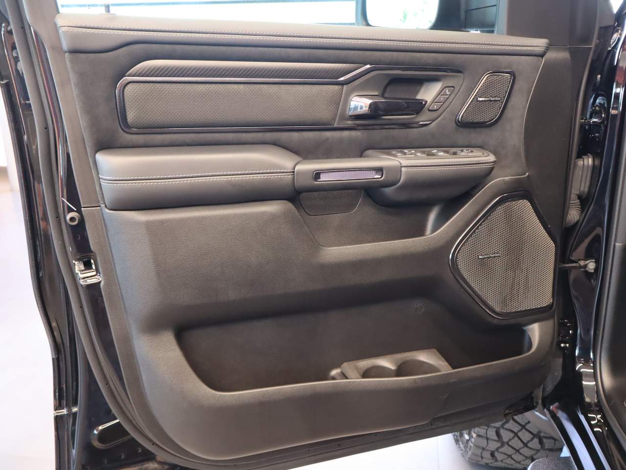 2025 RAM 1500 RHO - Photo 30