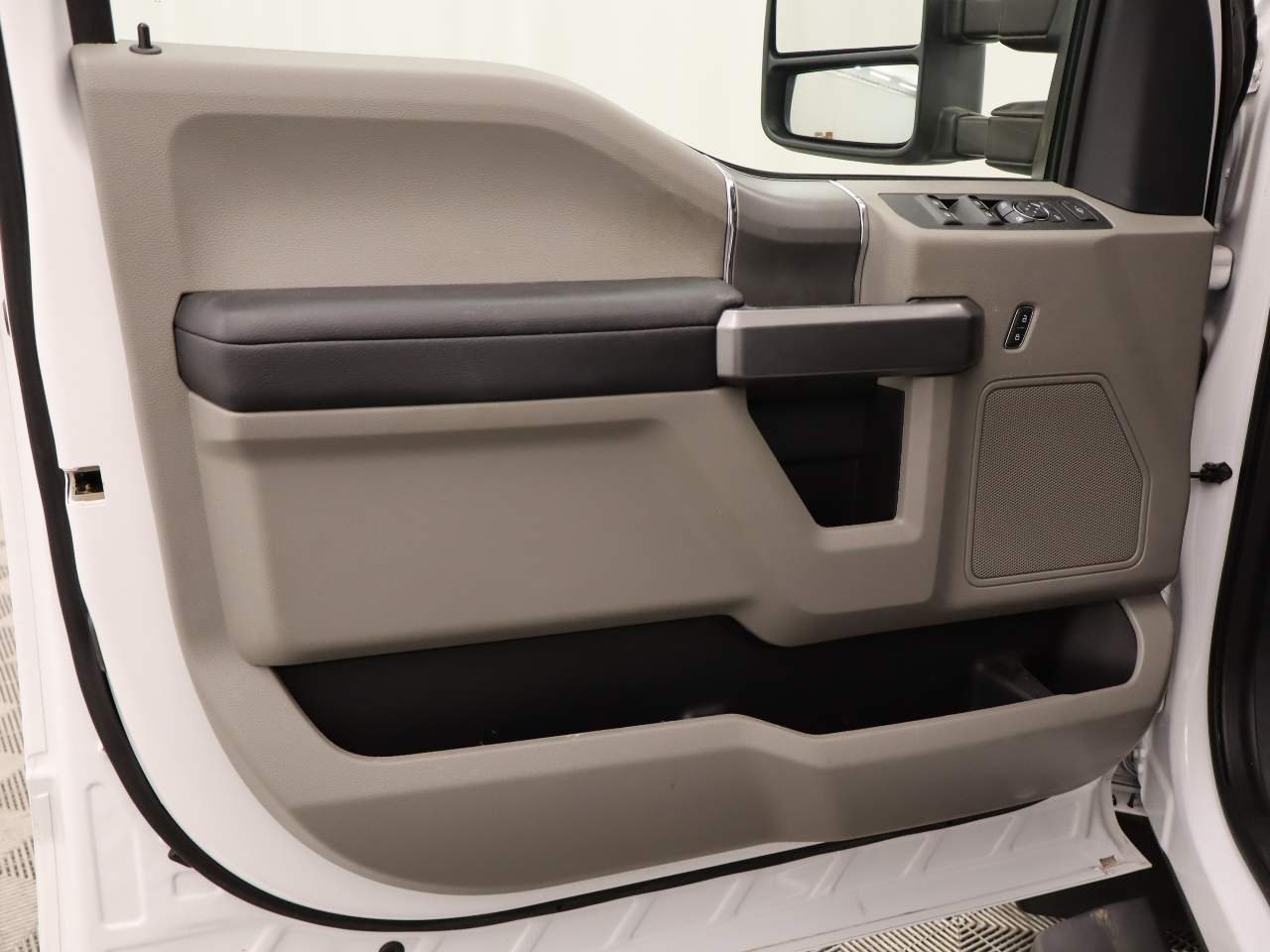 2022 Ford F-350 Super Duty XLT Crew Cab