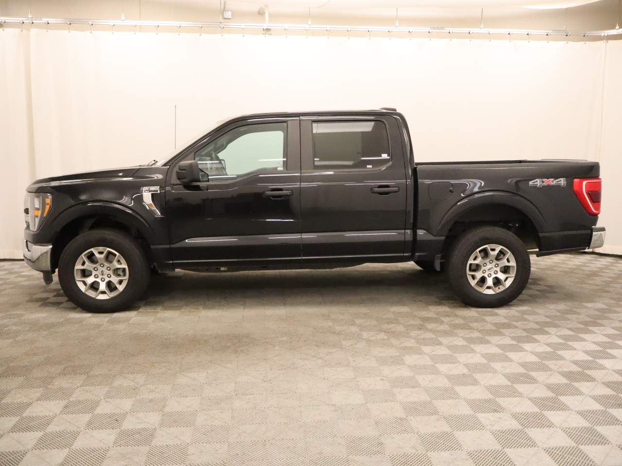 2023 Ford F-150 XLT Crew Cab