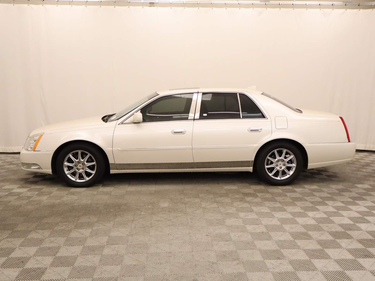 2011 Cadillac DTS Luxury Collection