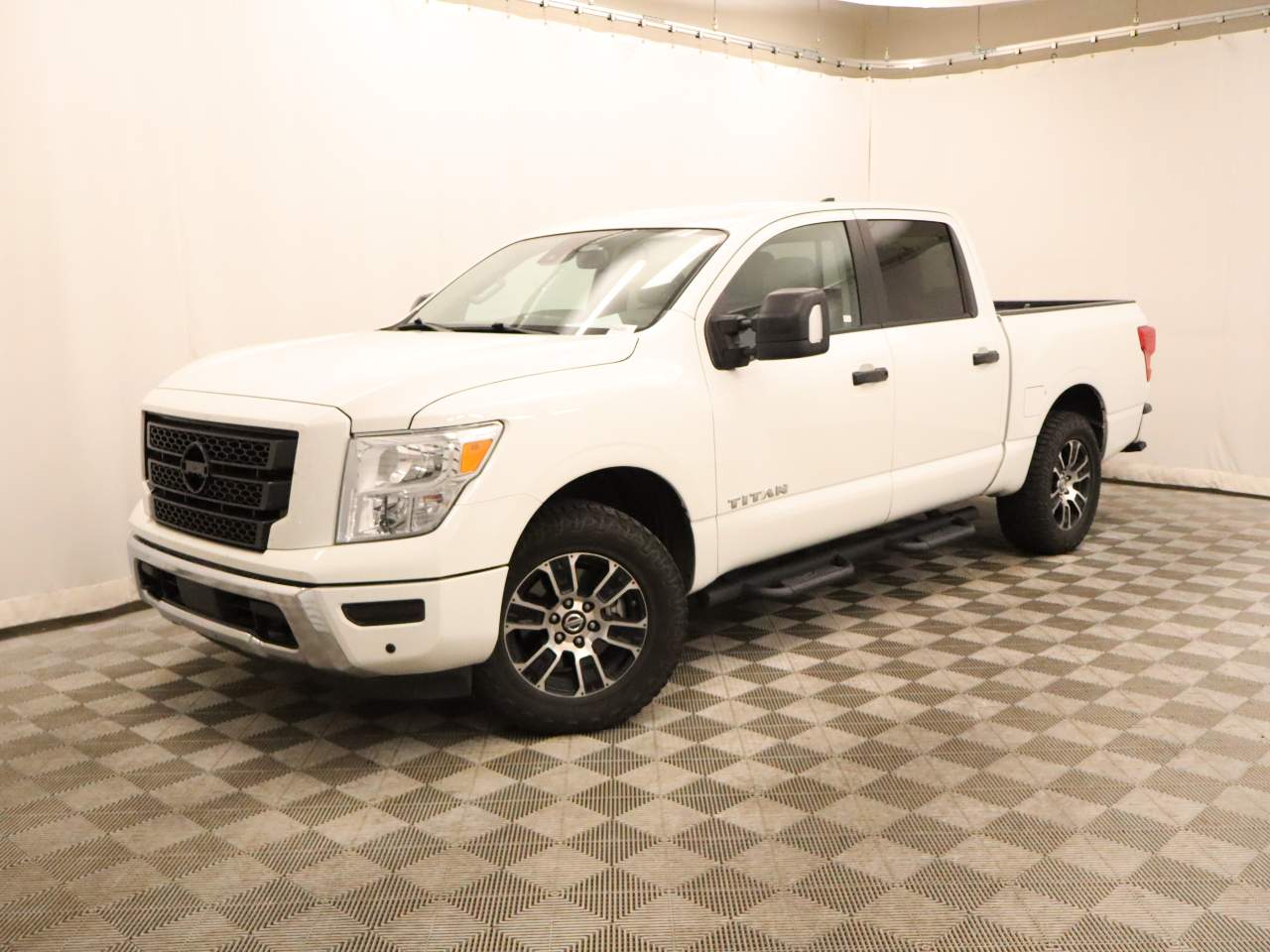2022 Nissan Titan SV Crew Cab