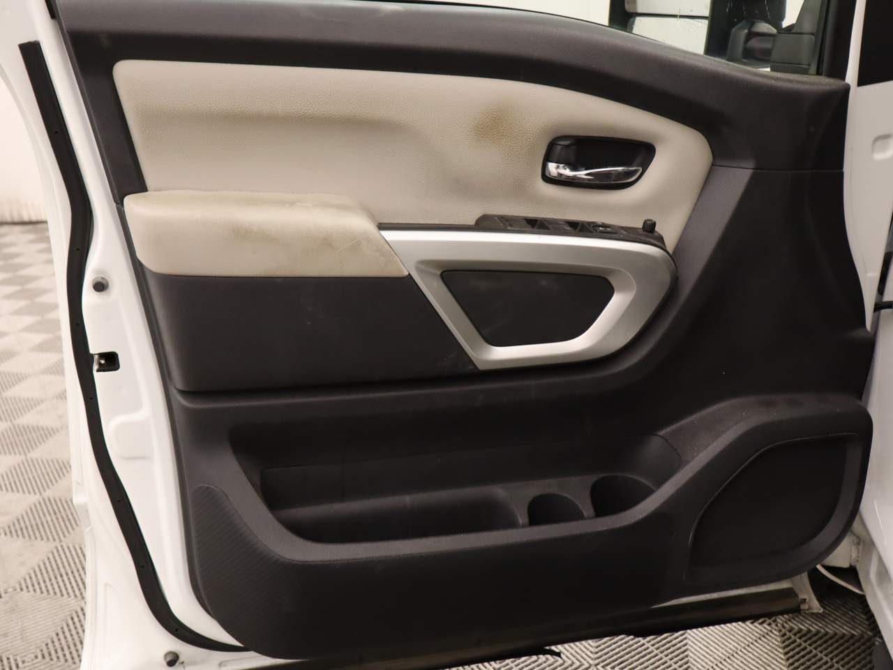 2022 Nissan Titan SV Crew Cab