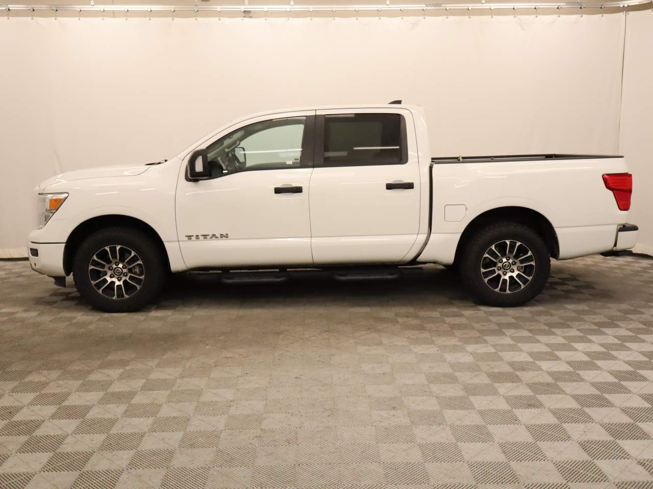 2022 Nissan Titan SV Crew Cab