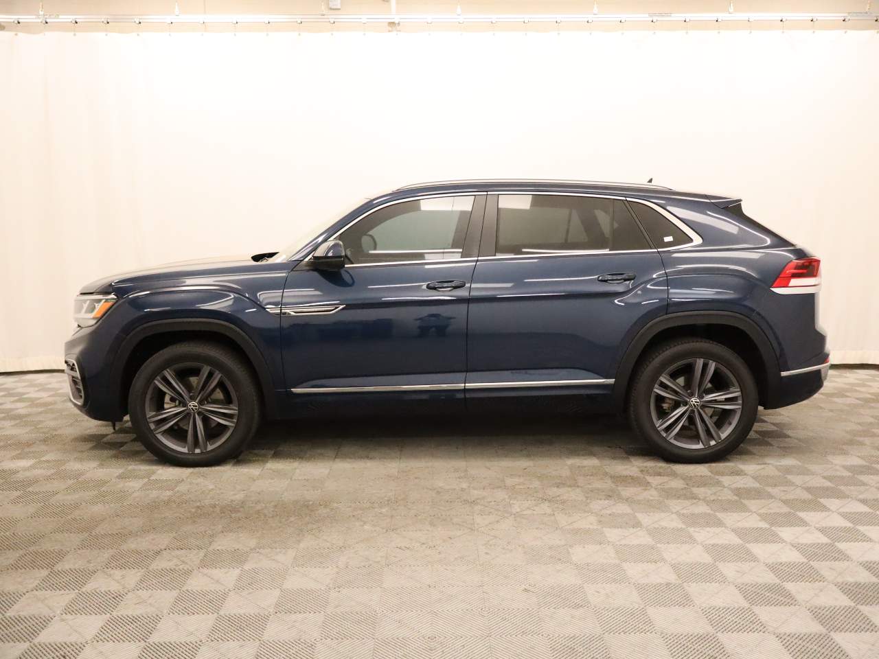 2022 Volkswagen Atlas Cross Sport V6 SEL R-Line 4Motion
