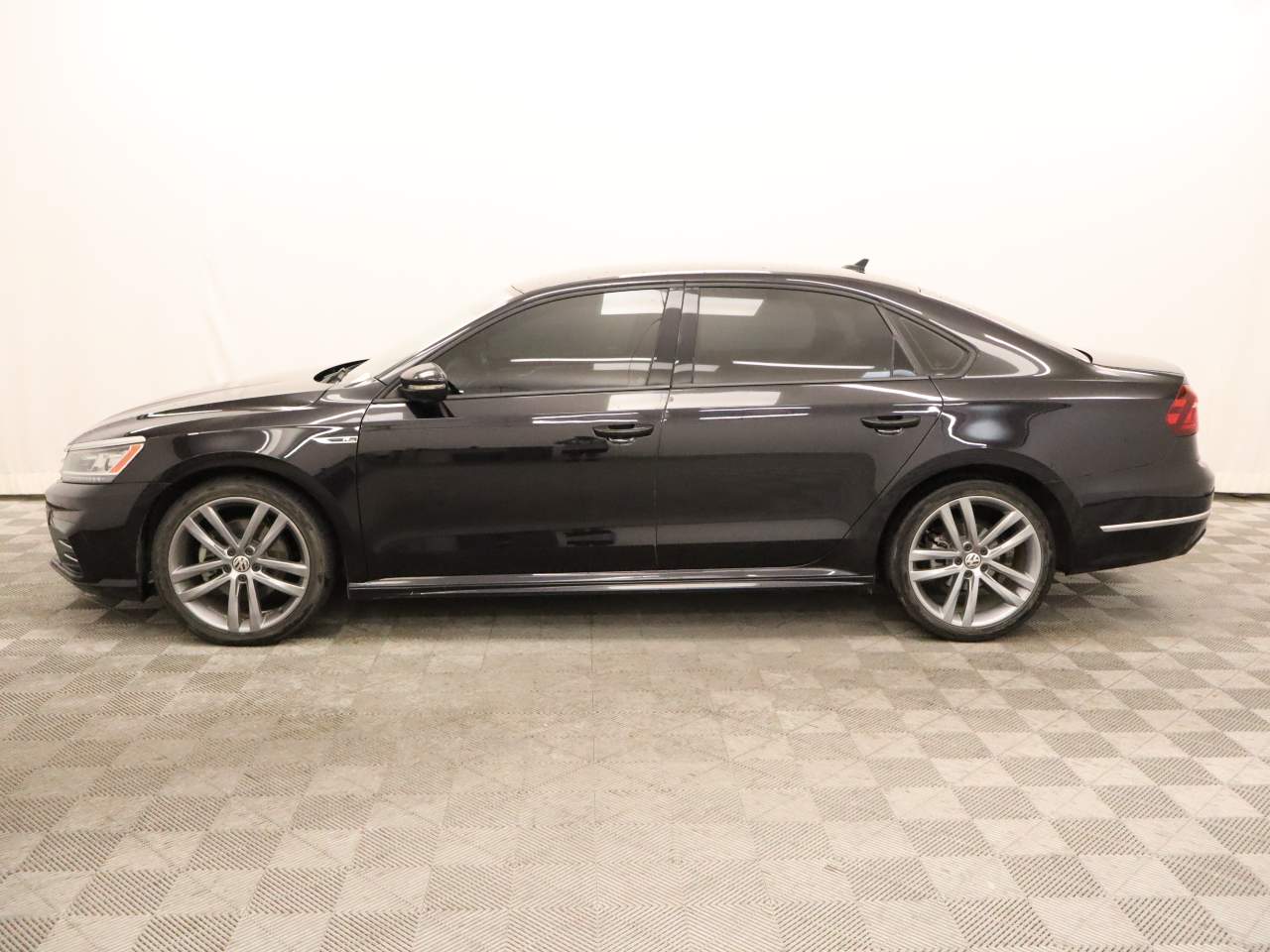 2018 Volkswagen Passat 2.0T R-Line