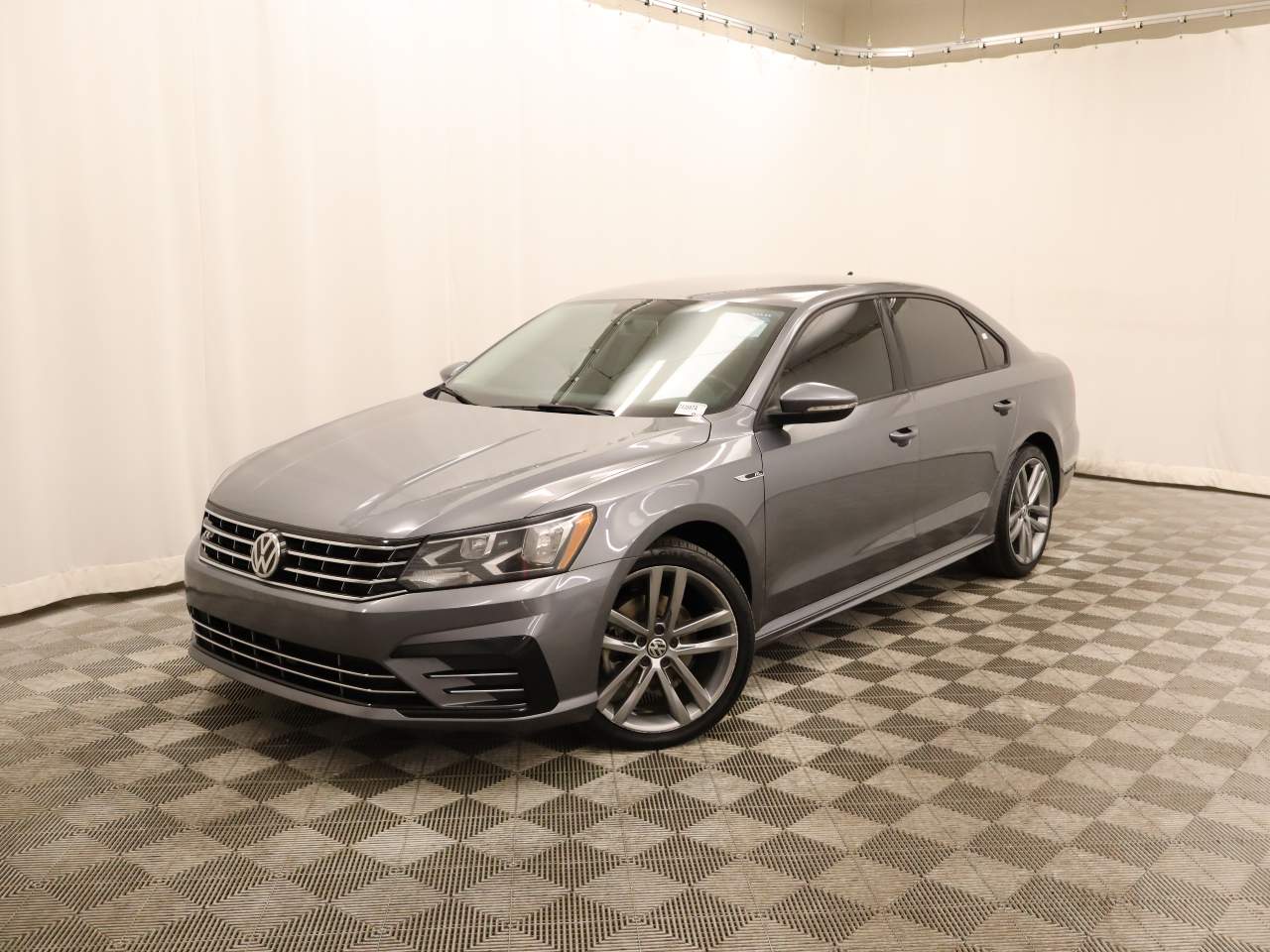 2018 Volkswagen Passat 2.0T R-Line