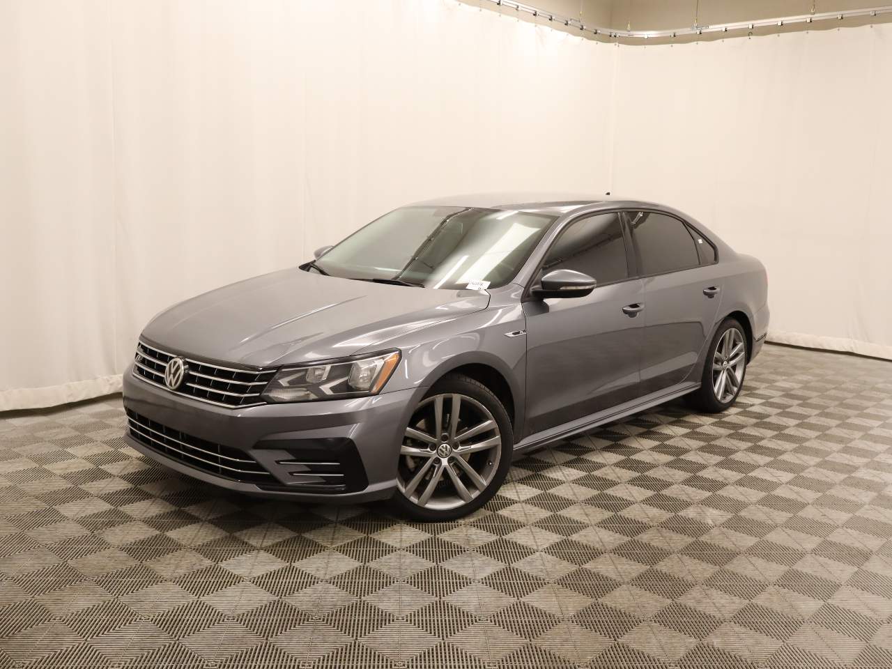 2018 Volkswagen Passat 2.0T R-Line