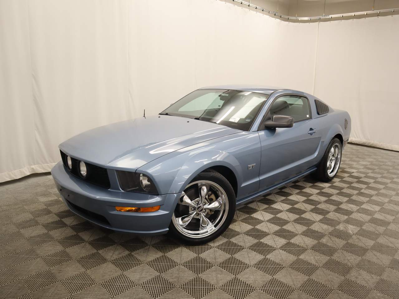 2005 Ford Mustang GT Deluxe